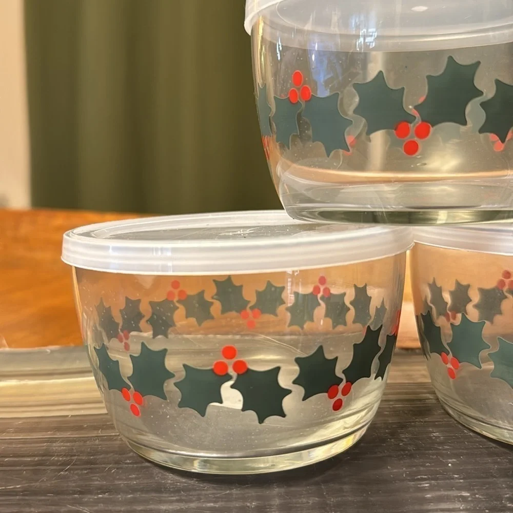 New Crate & Barrel Holly Leaf Lidded Bowls 16.5 oz Lot of 3 Christmas Tupperware